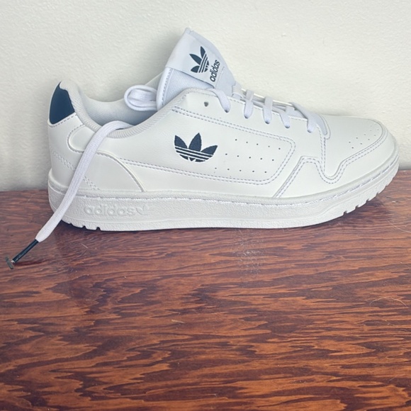 Adidas Women’s Black and White - Picture 3 of 5